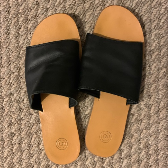 Black slides - Picture 1 of 1
